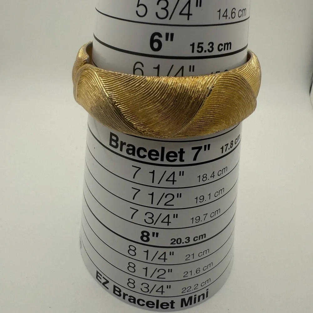 Vintage Monet hinged Bangle Bracelet Gold Tone 6.75” - Picture 5 of 9